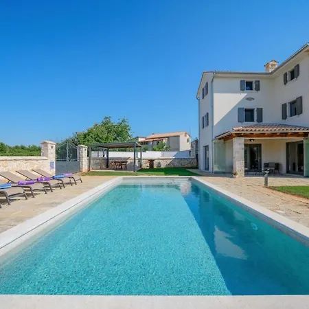 Villa Cangarela 117 *