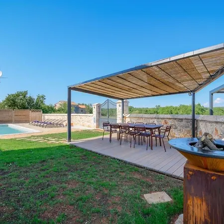 Villa Cangarela 117 *